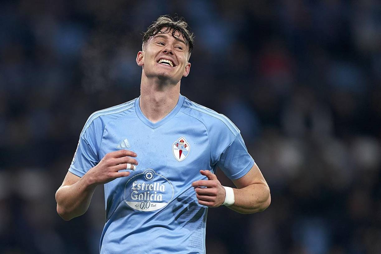 El Wolverhampton está cerca de asegurar el fichaje del delantero noruego Jørgen Strand Larsen, actualmente en el Celta de Vigo, que lo ha tasado en 30 millones de euros. Las negociaciones avanzan a buen ritmo y el jugador noruego muestra un claro entusiasmo por dar el salto a la Premier League.