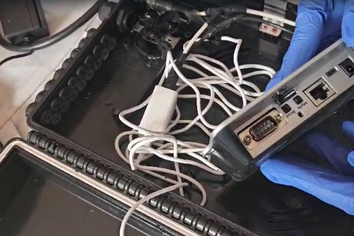 Módem de internet con el que tenían conectadas las cámaras.