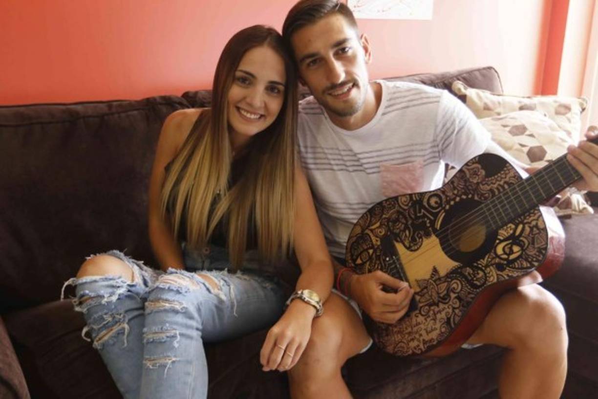 'Ella me hace estar feliz, todos los días; siempre está al lado mío, más con todo lo que me pasó el año pasado, es muy importante para mí', inicia expresando Lucho Ursino, mientras su amada Cristina se sonroja ante tal demostración de afecto.