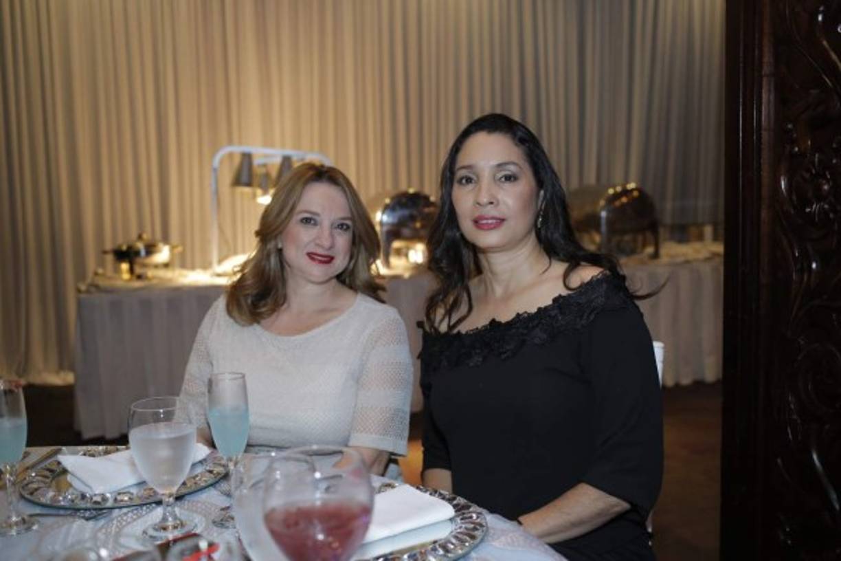 Ana Larach y Marisel Ruiz.