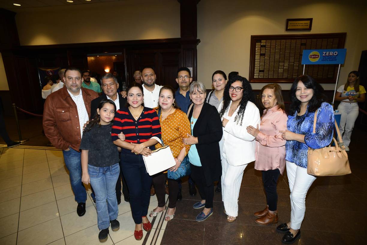 José Manuel Palomo, Marco Antonio Rodríguez, Juan Rojas, Gustavo Lobo, Eleonora Hernández, Rivka Palomo, Paola Palomo, Lourdes Hernández, Marlene Hernández, Sandy Rojas, Carmen Lobo y Cinthia Hernández. 