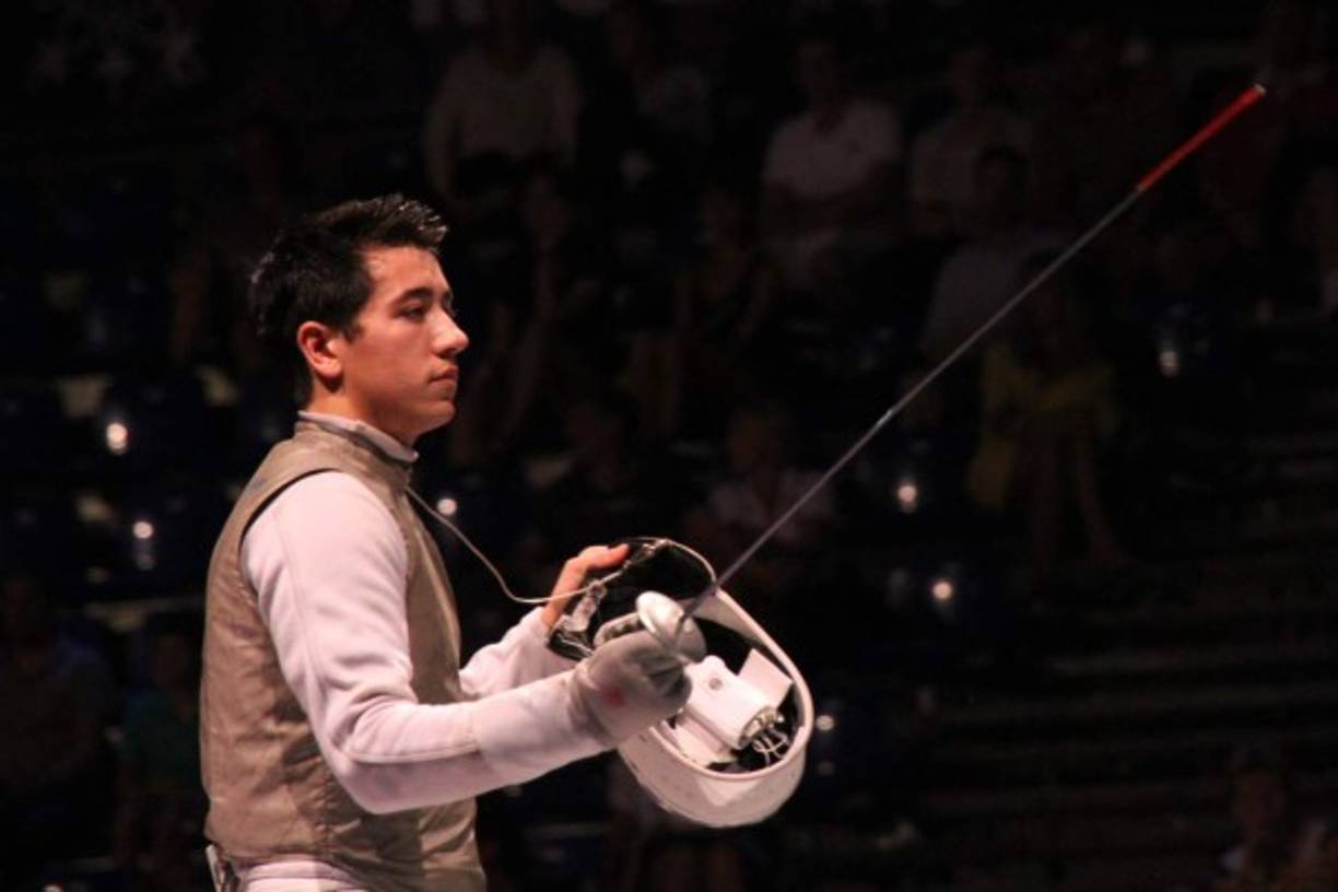 Gerek Meinhardt, ganador de la medalla de bronce con EUA en el equipo de esgrima por equipos en Río, trabaja como analista de riesgos en una consultoría de San Francisco.