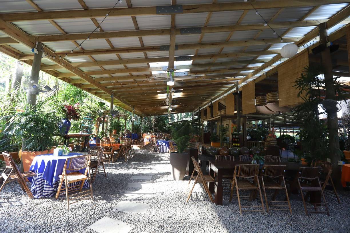 Por supuesto, no puede faltar el acceso al hermoso restaurante Angeli Gardens, el cual también ofrece un concepto de vivero y deliciosos platillos nacionales y extranjeros.