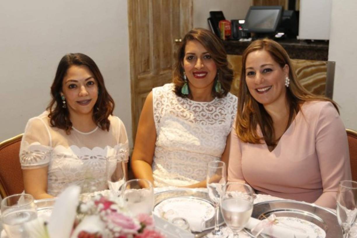 Lorena Rodríguez, Mariela Castillo y Elisa Kattán.