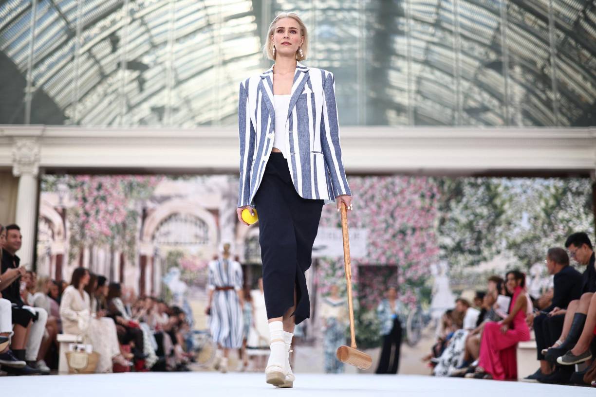 A model presents a creation by Irish designer Paul Costelloe during a catwalk presentation for his Spring/Summer 2024 collection (SS24) during London Fashion Week in London on September 15, 2023. (Photo by HENRY NICHOLLS / AFP)