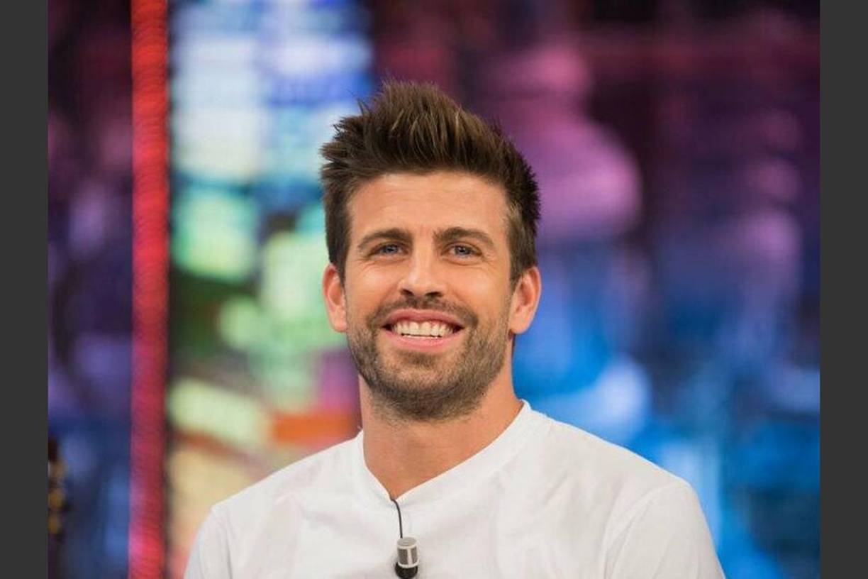 Durante el podcast de Mamarazzis, las periodistas Laura Fa y Lorena Vázquez revelaron que Piqué y “C” habrían sido vistos juntos dentro del automóvil del futbolista.