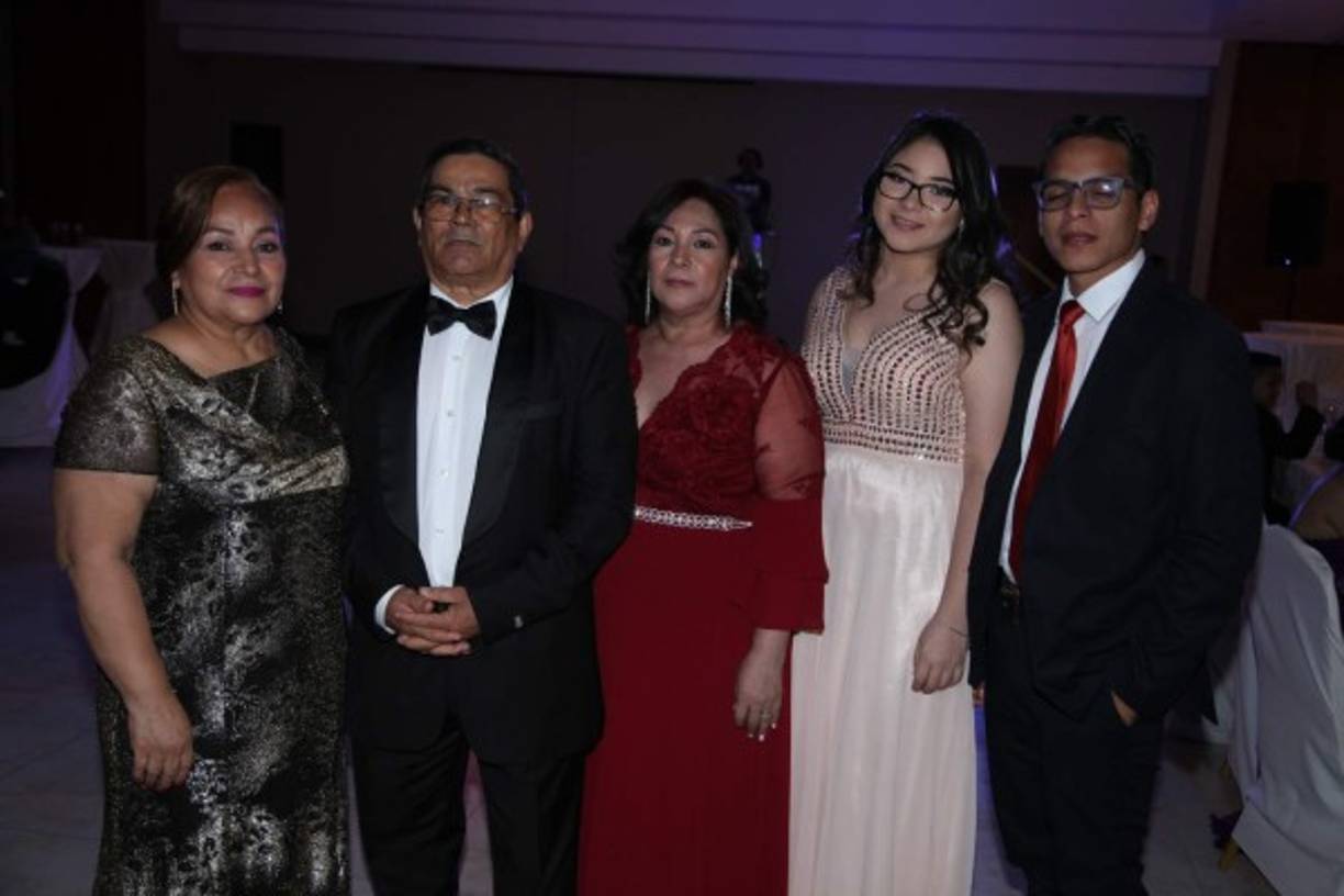 Isabel y Benicio García con Dora y Cindy Córdova y Alfredo Tinoco.