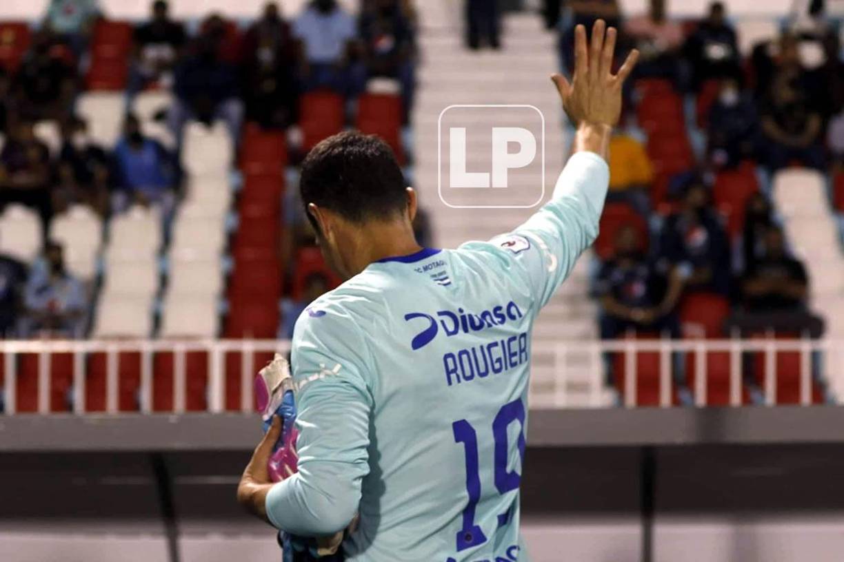 Jonathan Rougier saludando a los aficionados del Motagua.