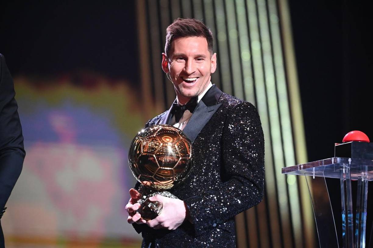 La enorme sonrisa de Messi con su séptimo Balón de Oro 2021.