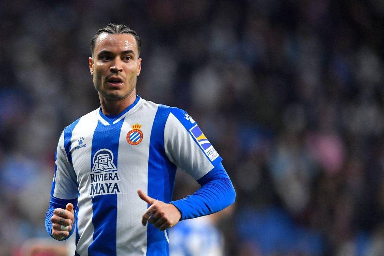 El Manchester United estaría dispuesto a poner sobre la mesa unos 25 millones de euros por el delantero Raúl de Tomás, quien milita en el Espanyol.