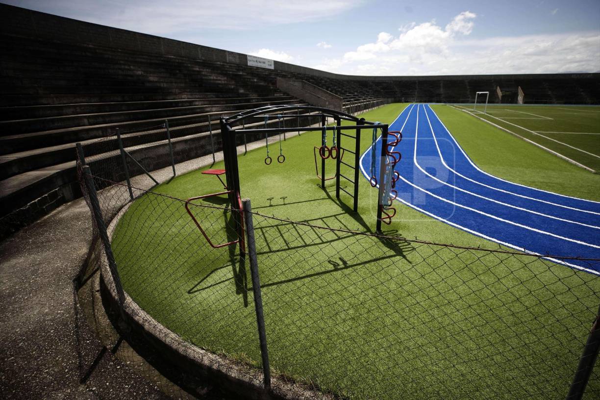 El hecho de contar con una cancha de grama sintética de primer nivel y una pista atlética ha posibilitado que La Paz ahora pueda contar con una mayor actividad deportiva entre partidos amistosos, actividad de ligas locales y una academia de fútbol en donde se pulen los nuevos talentos, sin embargo, aún queda por hacer una fuerte inversión para que el estadio se encuentre al 100%.