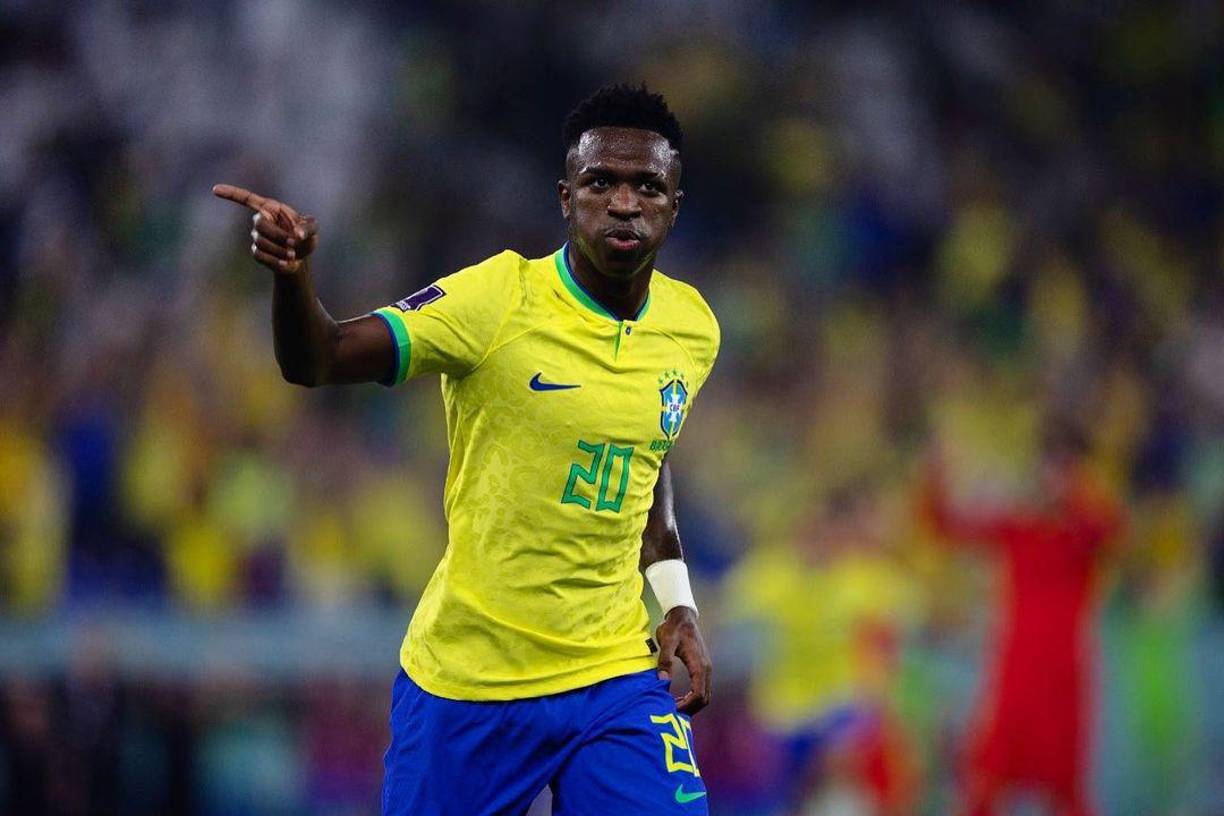 Vinicius también se consagró campeón con el Real Madrid y es la estrella de Brasil, pero comenzaría ante México desde la banca.