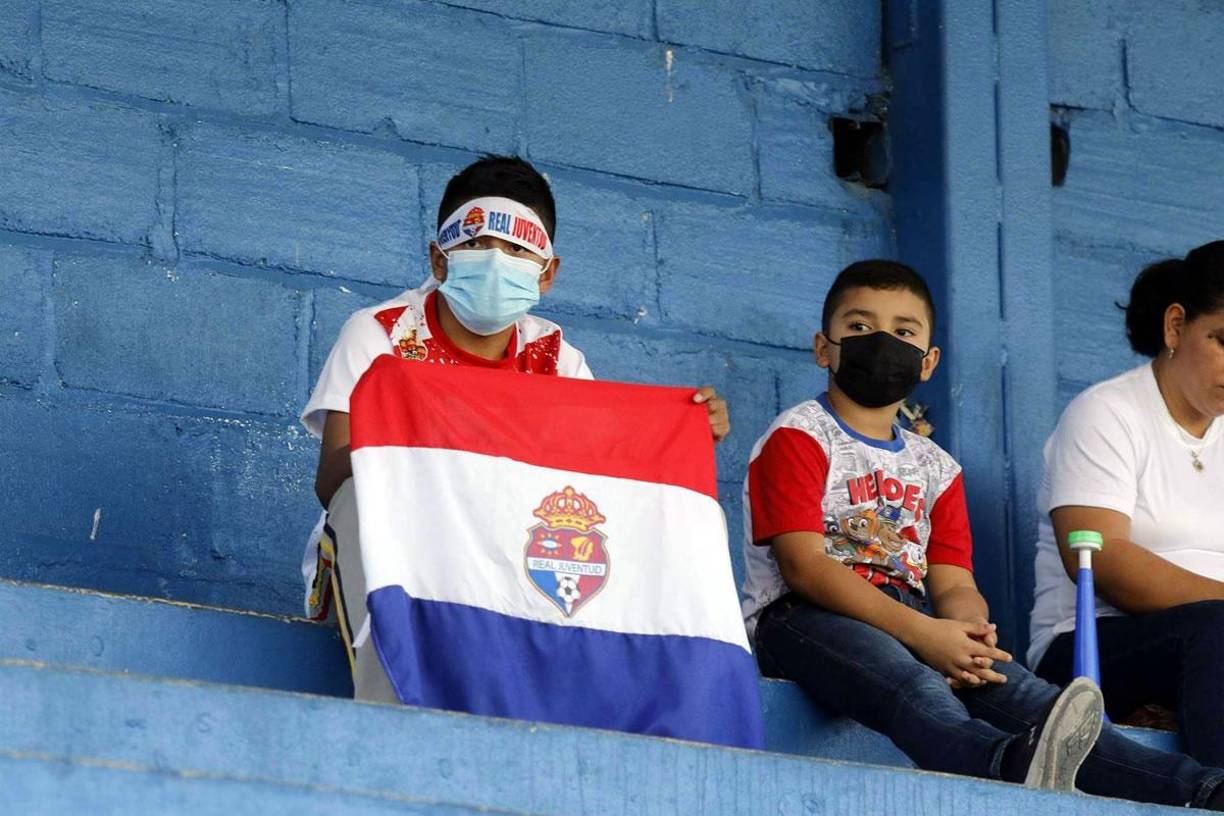 Ambientazo y lindas chicas en la final Real Juventud-Juticalpa FC
