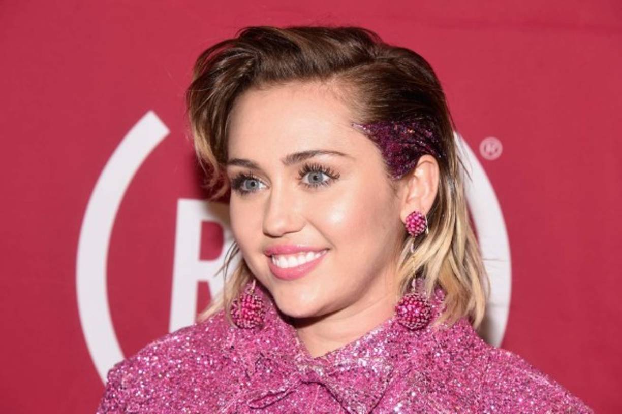 MILEY CYRUS. “Si es mi Presidente me voy del país y yo no digo cosas nada más por decirlas”, compartió la cantante muy molesta en una de sus publicaciones en redes sociales.