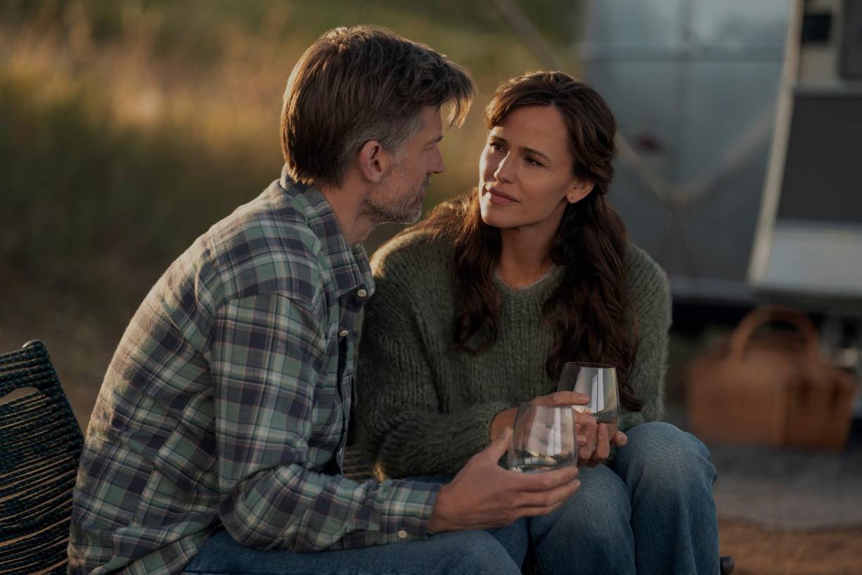 <b>“LO ULTIMO QUE ME DIJO”, 14 de abril en Apple TV+</b>Basada en la novela homónima de Laura Dave, la serie sigue a Hannah (Jennifer Garner), una mujer que debe forjar una relación con su hijastra de 16 años, Bailey (Angourie Rice) para poder descubrir por qué su marido ha desaparecido misteriosamente. 