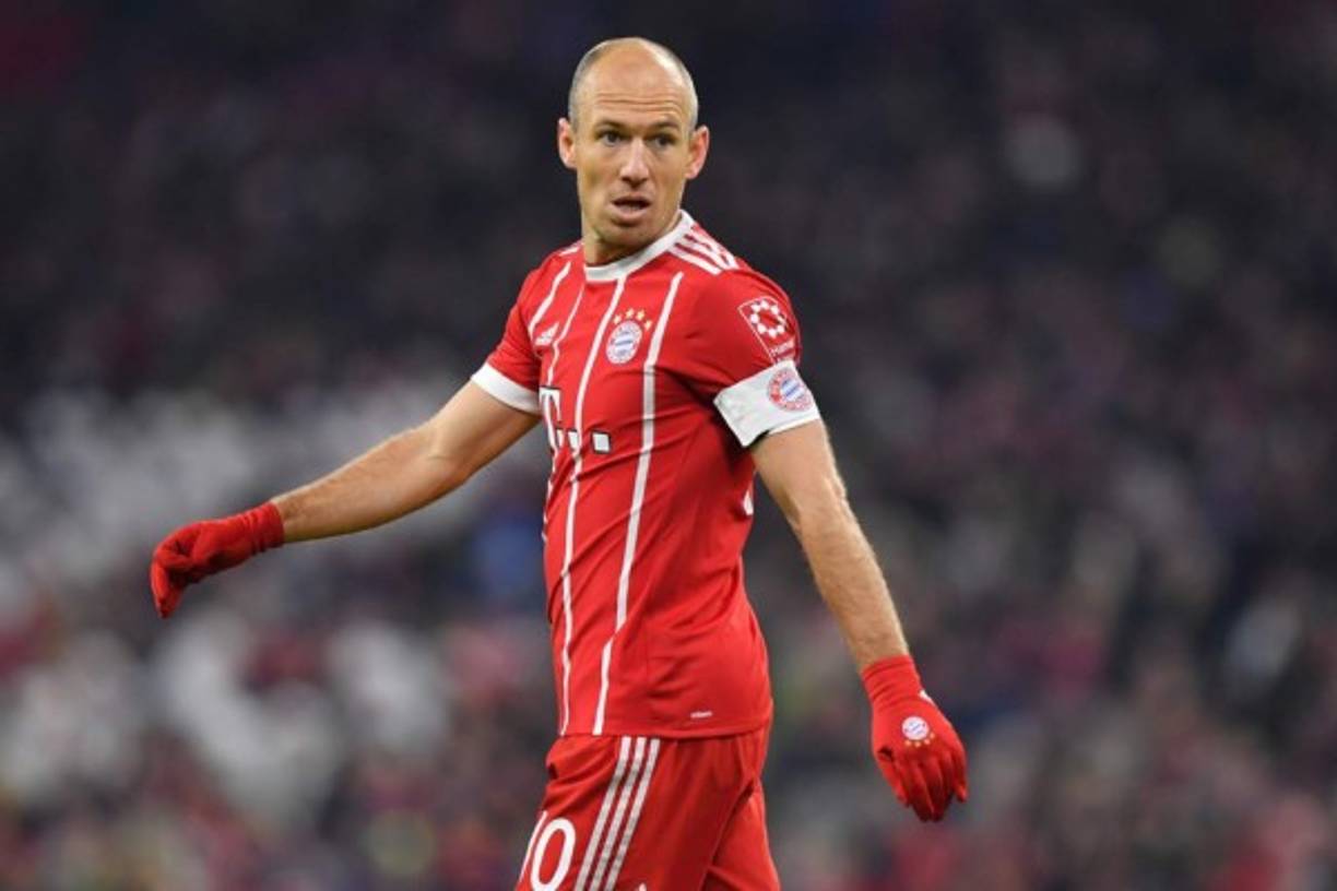 El extremo holandés del Bayern München, Arjen Robben, de 34 años, afirmó que otros clubes le han contactado para la próxima temporada, y que esperará hasta tener “todas las opciones sobre la mesa” para tomar una decisión sobre su futuro.