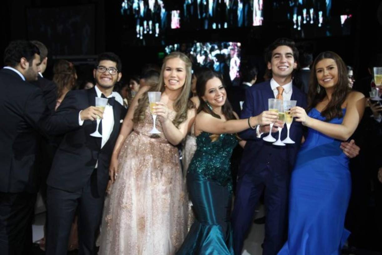 Juan Bú, Cristy Leal, Nelsy Bográn, Esteban Larach y Emily Hawit.