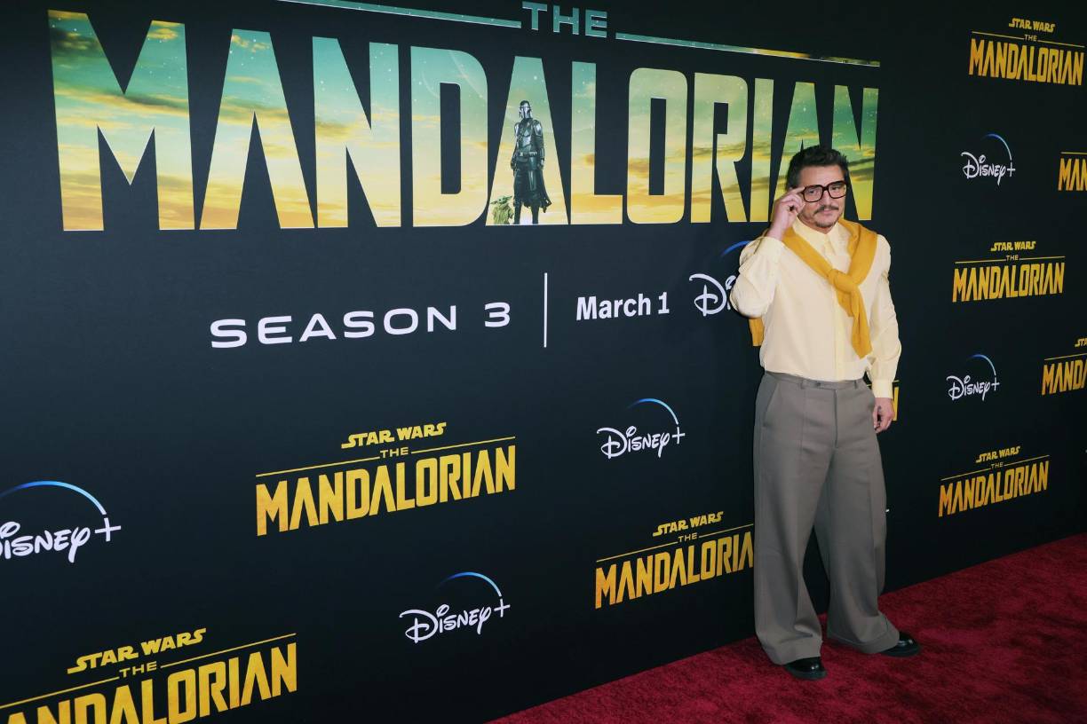 José Pedro Balmaceda Pascal mejor conocido como Pedro Pascal nació el 2 de abril de 1975 en Santiago Chile. Su estatura es de 1’80.