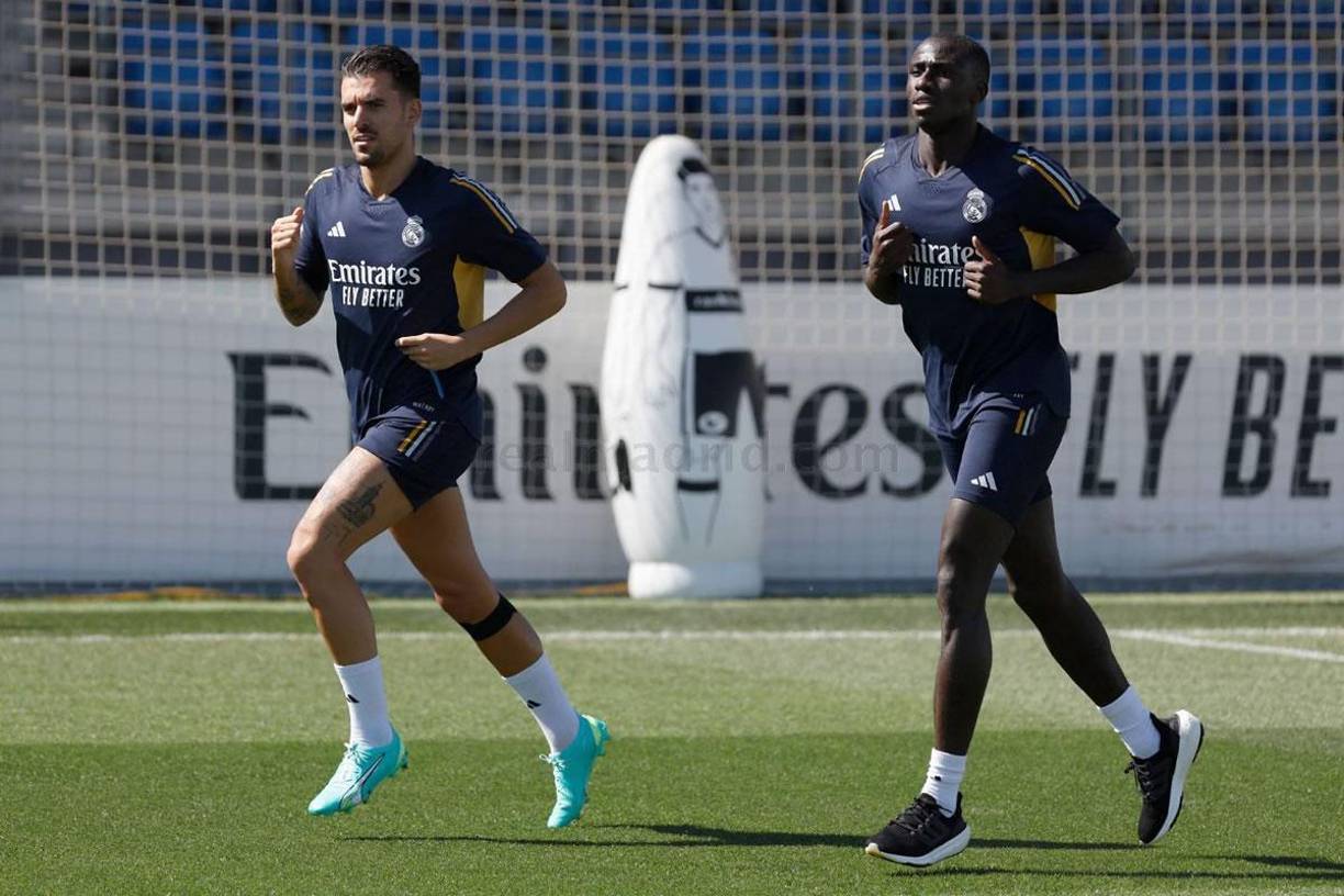 Ferland Mendy y Dani Ceballos podrían estar en la lista de salidas del Real Madrid, aunque su situación y disposición para dejar el equipo difieren considerablemente.