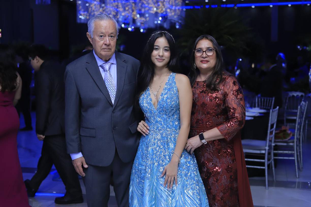 Juan Vásquez, Jocelyn Vásquez y Berta Mármol