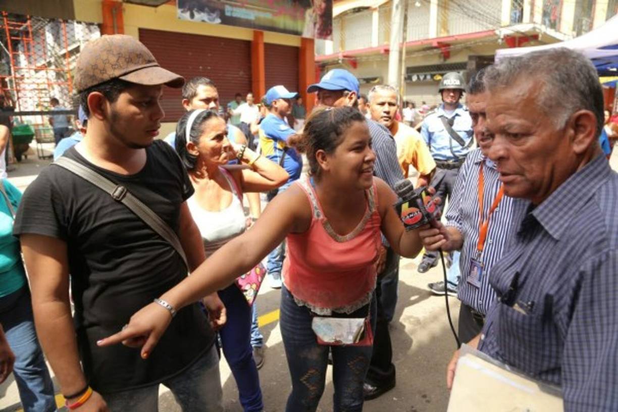 Los comerciantes denunciaron que la Policía Municipal se llevó sus mercaderías.