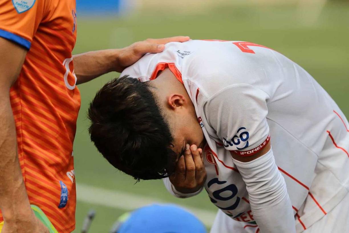 Clever Portillo no pudo contener el llanto tras el descenso del Vida.