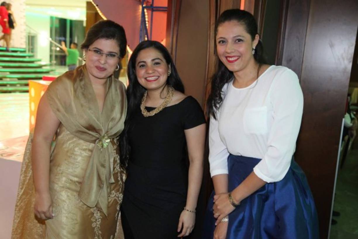 Arleth Cuéllar, Gleny Lemus y Greace García.