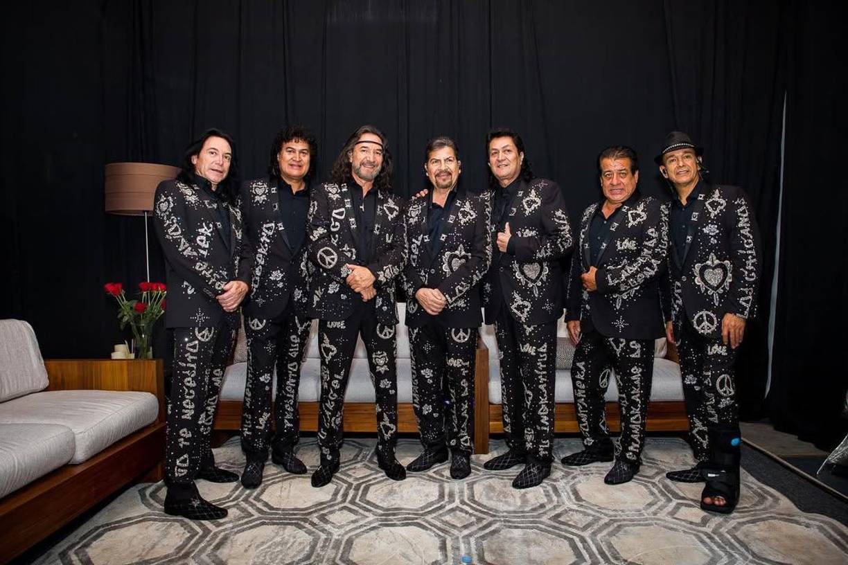 Origen del nombre: El nombre “Los Bukis” proviene de una palabra en el norte de México que significa “niño”. Marco Antonio Solís y su primo Joel Solís comenzaron la banda en 1970 cuando ambos eran muy jóvenes.