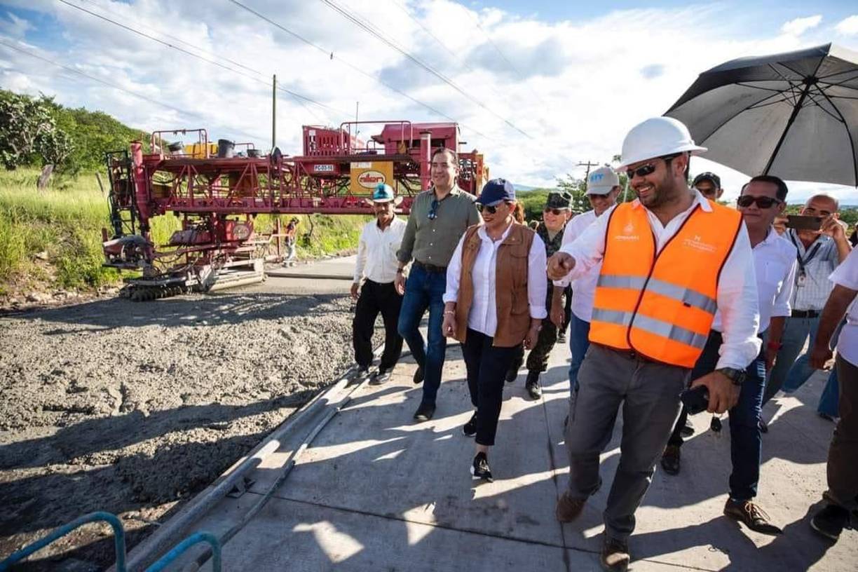 Hace una semana, la presidenta de la República realizó una visita de campo para supervisar los avances de la obra y que la misma se construya con las especificaciones de la licitación. 