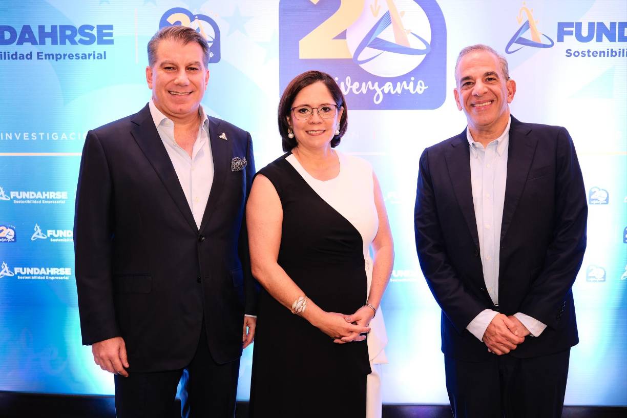 Mateo Yibrin, Elsa Osorto y Juan Carlos Atala