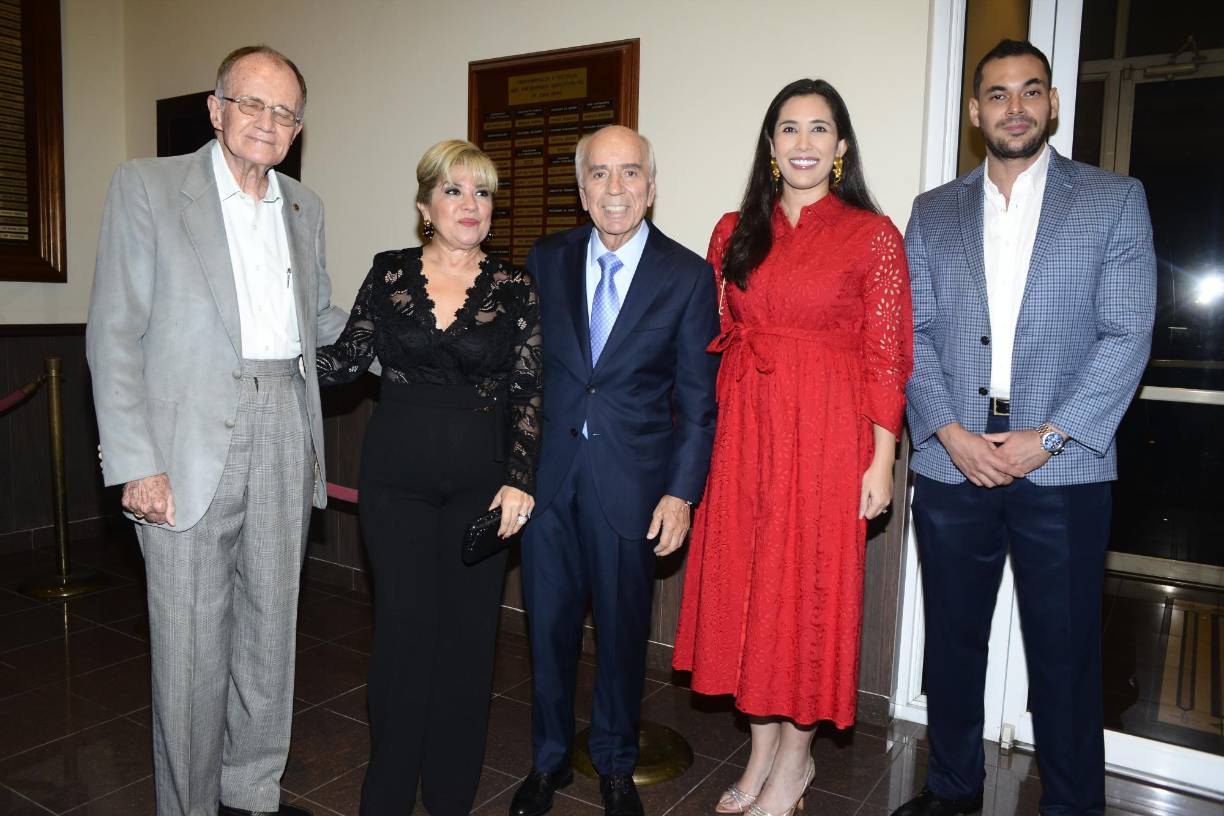 Gregory Werner, Suyapa y Maurizio Chiovelli, Gabriela Werner y Gregory Werner