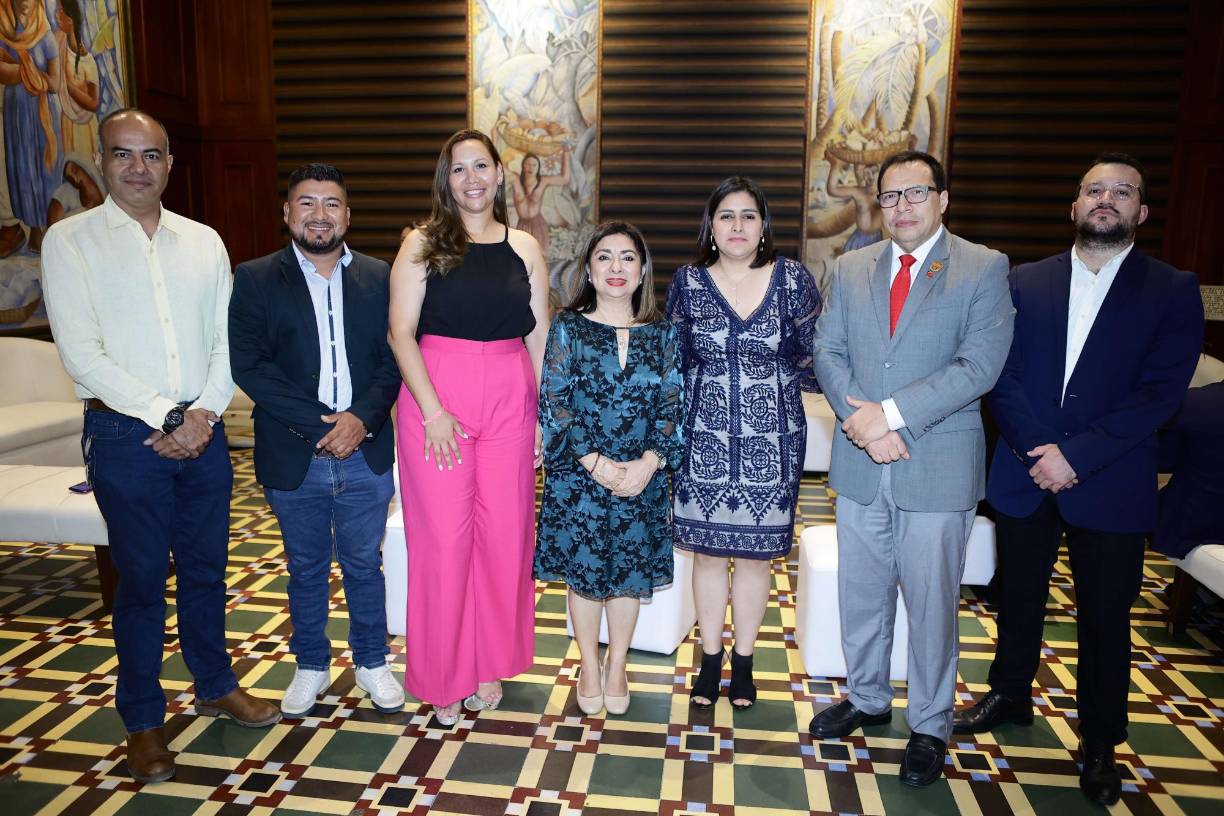 Álvaro Matute, Roberto Ventura, Paola Cruz, Ester Amaya, Nancy Martínez Madrid, Jesús Mora y David Rivera