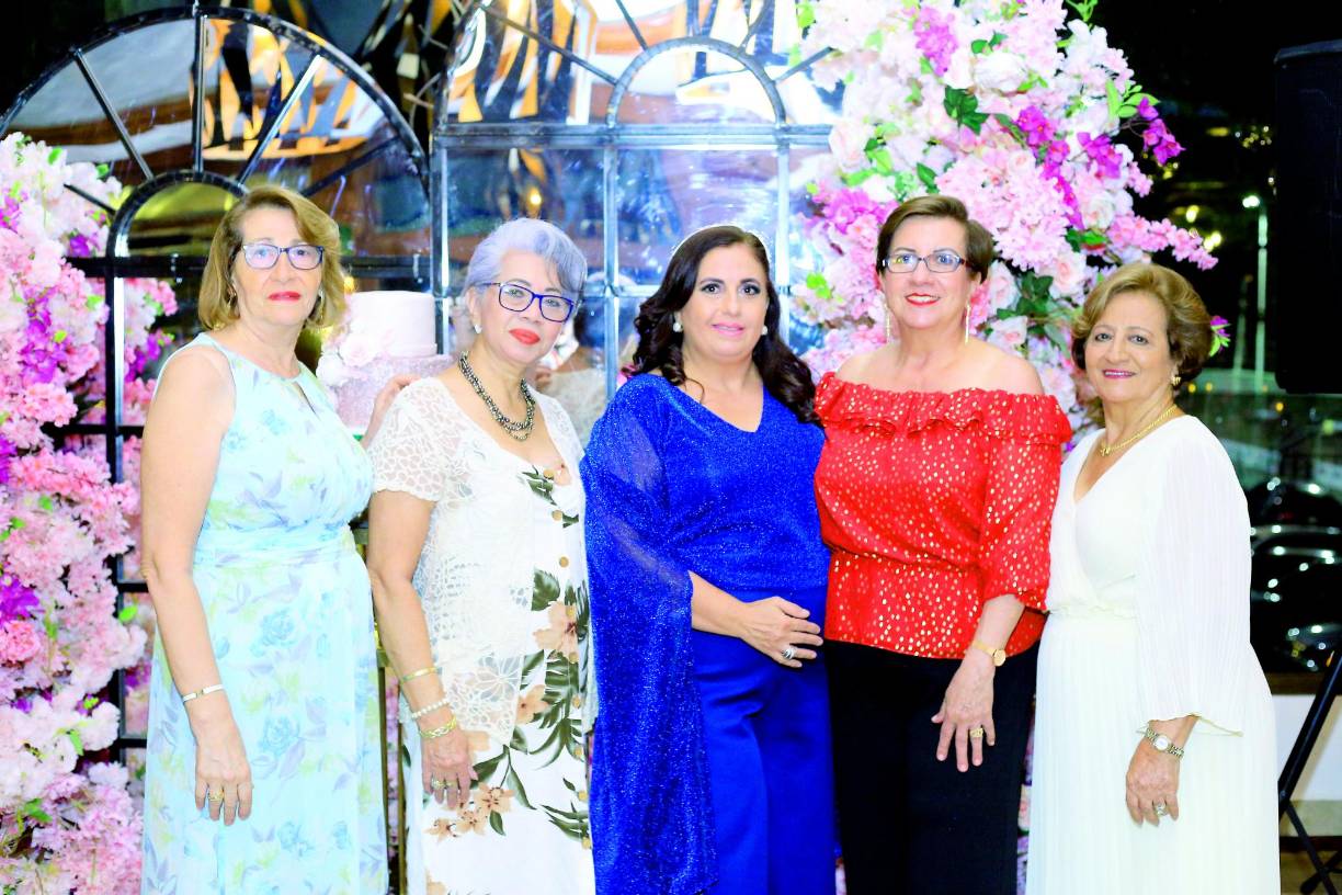 Rabab Handal, Isabel Santamaría, Ana Rosa Kattán, Rita Simón y Mary Handal