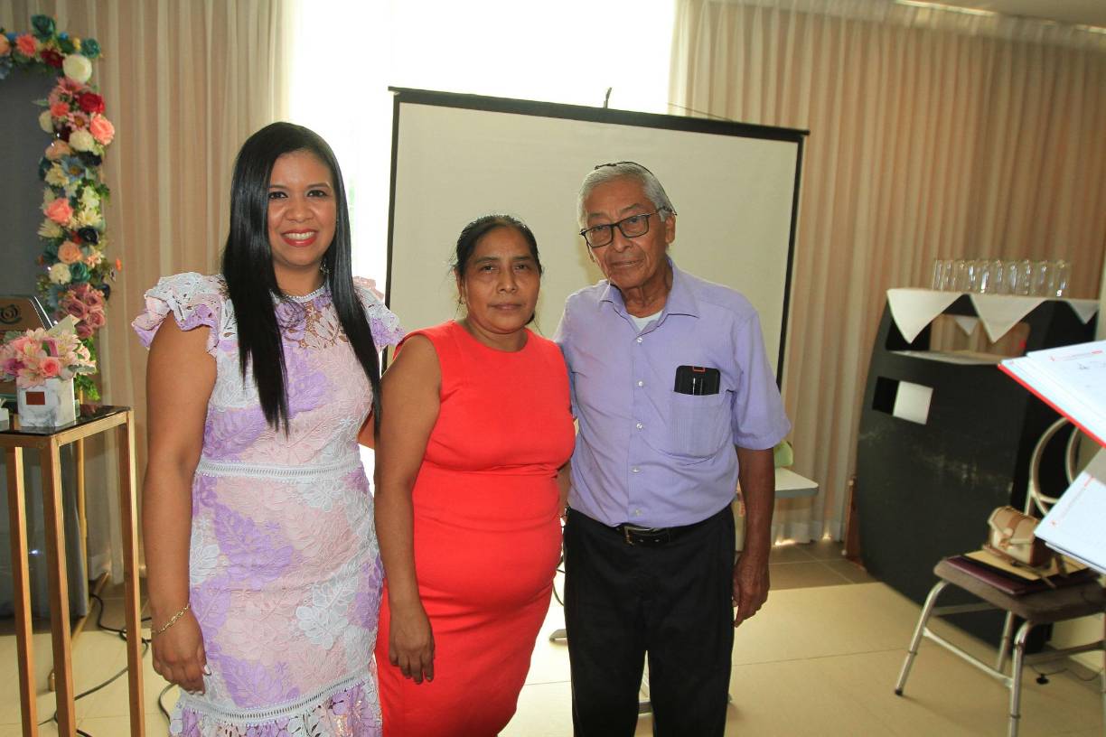 Paola Ochoa, Erodita Figueroa y Víctor Ramírez