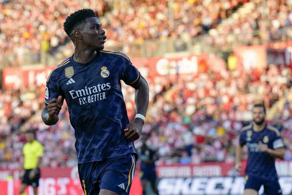 Posteriormente, en el 21 con un gol de cabeza del francés Aurelien Tchouameni, rematando un saque de esquina lanzado por el alemán Toni Kroos, el Real Madrid lo ganaba 2-0.