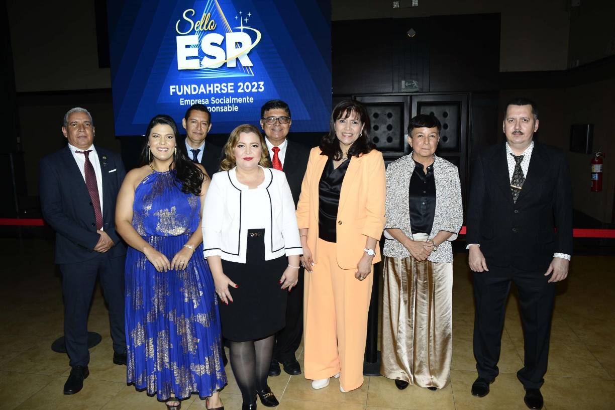 Mario Velásquez, Sofía Villeda, Elvis Acosta, Armando Enamorado, Ingrid Regalado, Marlene Mejía, Daisy Pastor y Orlando Hernández