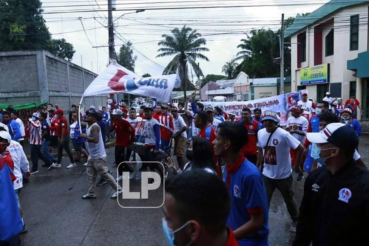 La Ultra Fiel llegó desde temprano al estadio Municipal Ceibeño para apoyar al Olimpia ante el Vida.