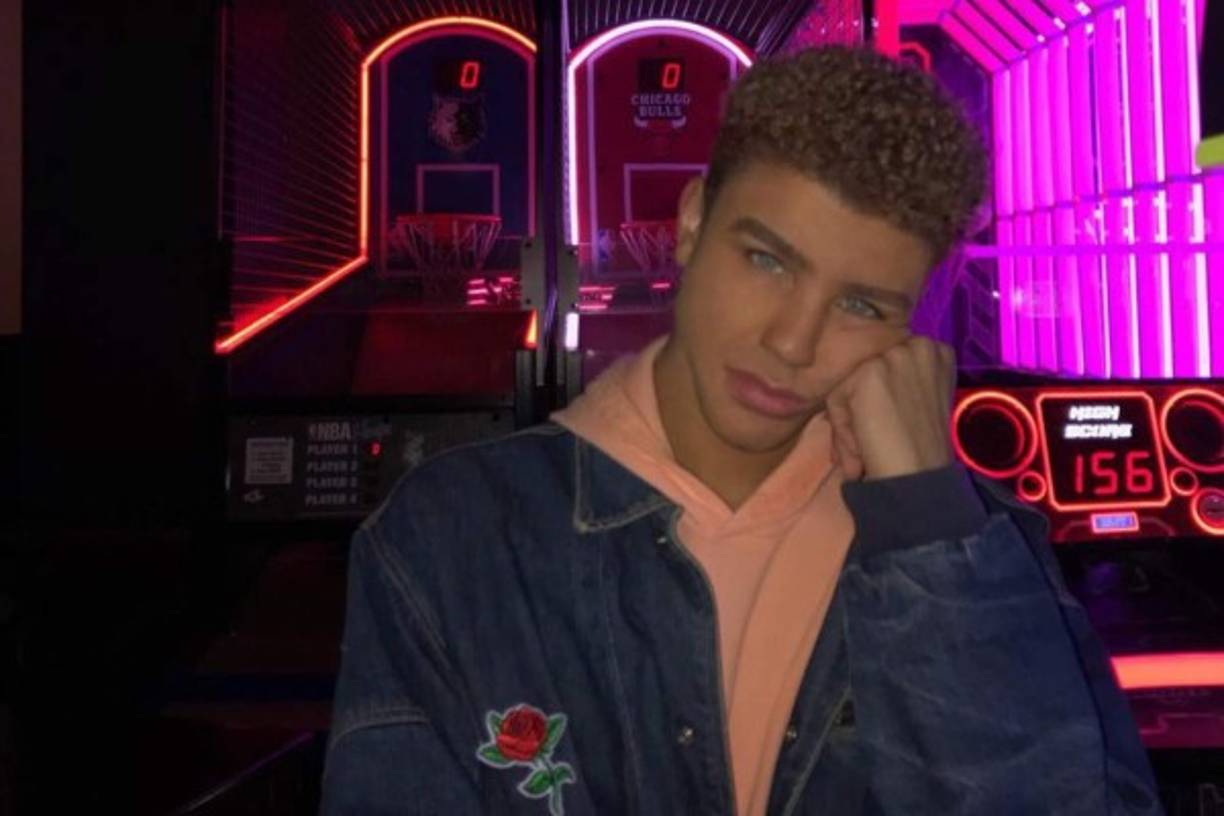 Este reto se volvió medianamente viral la semana pasada cuando la usuaria Ava Louise de TikTok lo lanzó tras lamer el asiento de baño de un avión.