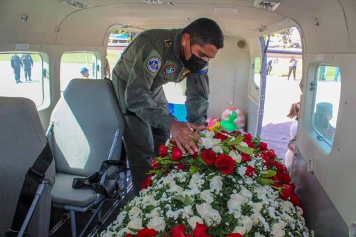 Echeverría, parlamentaria entre 2006-2010, fue asesinada el domingo en su residencia de la colonia Lomas del Mayab de Tegucigalpa, la capital, por un grupo de al menos cinco personas vestidas de médico que ingresaron a la vivienda bajo un presunto mecanismo de engaño.