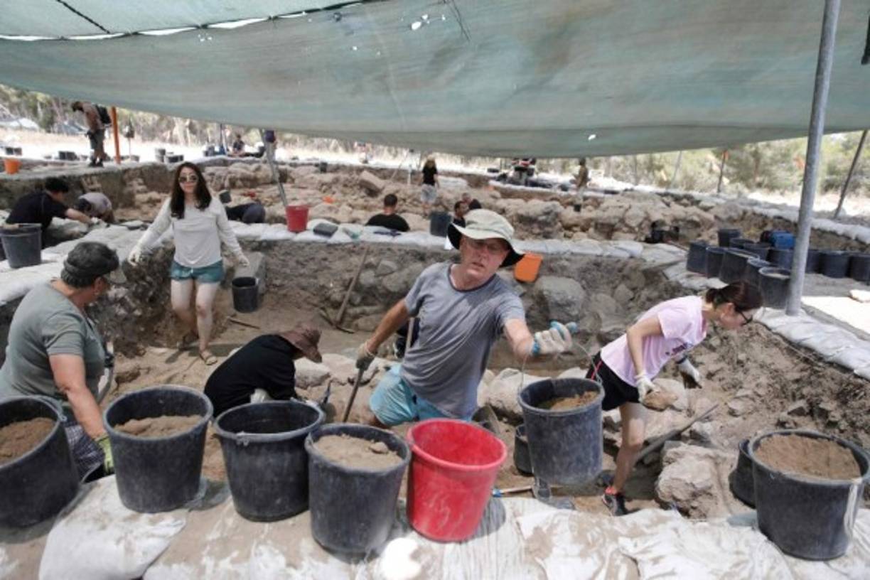 Los científicos encontraron objetos típicos de la civilización filistea, así como cerámica de la época del rey David, precisa el texto.