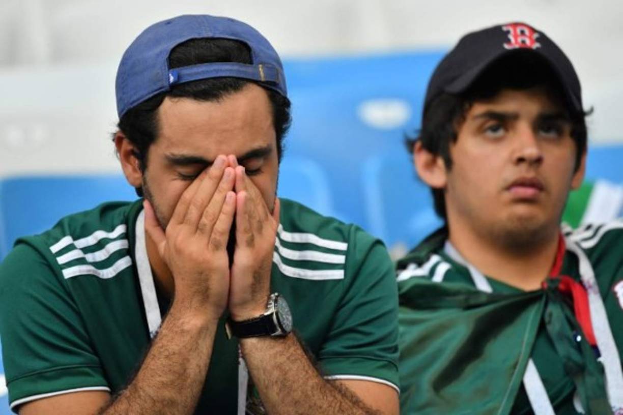 Llanto mexicano en el Samara Stadium. Los aficionados llegaban con la ilusión de llegar al ansiado quinto partido. Foto AFP