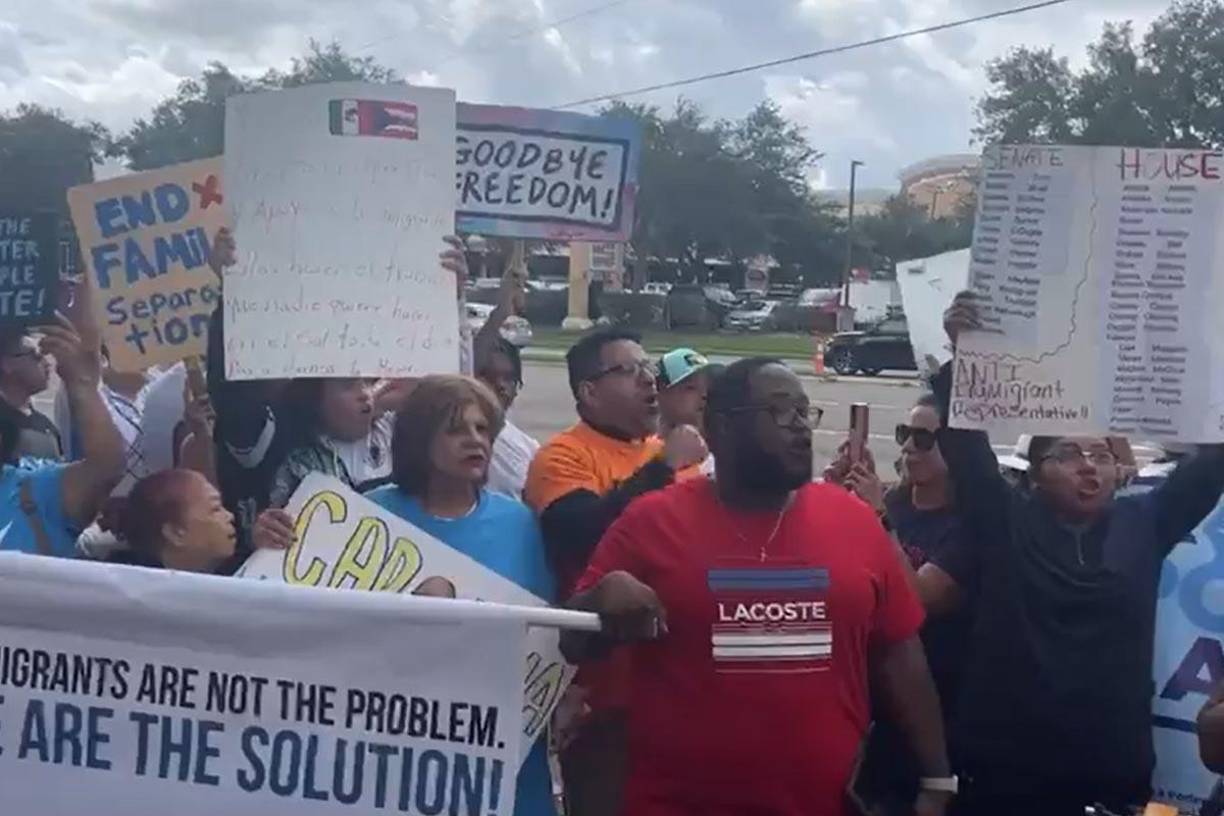 La Ley SB1718 afectará a sectores como la agricultura, la construcción y el turismo, dijo a EFE María Cárdenas, una de las organizadoras de la marcha.