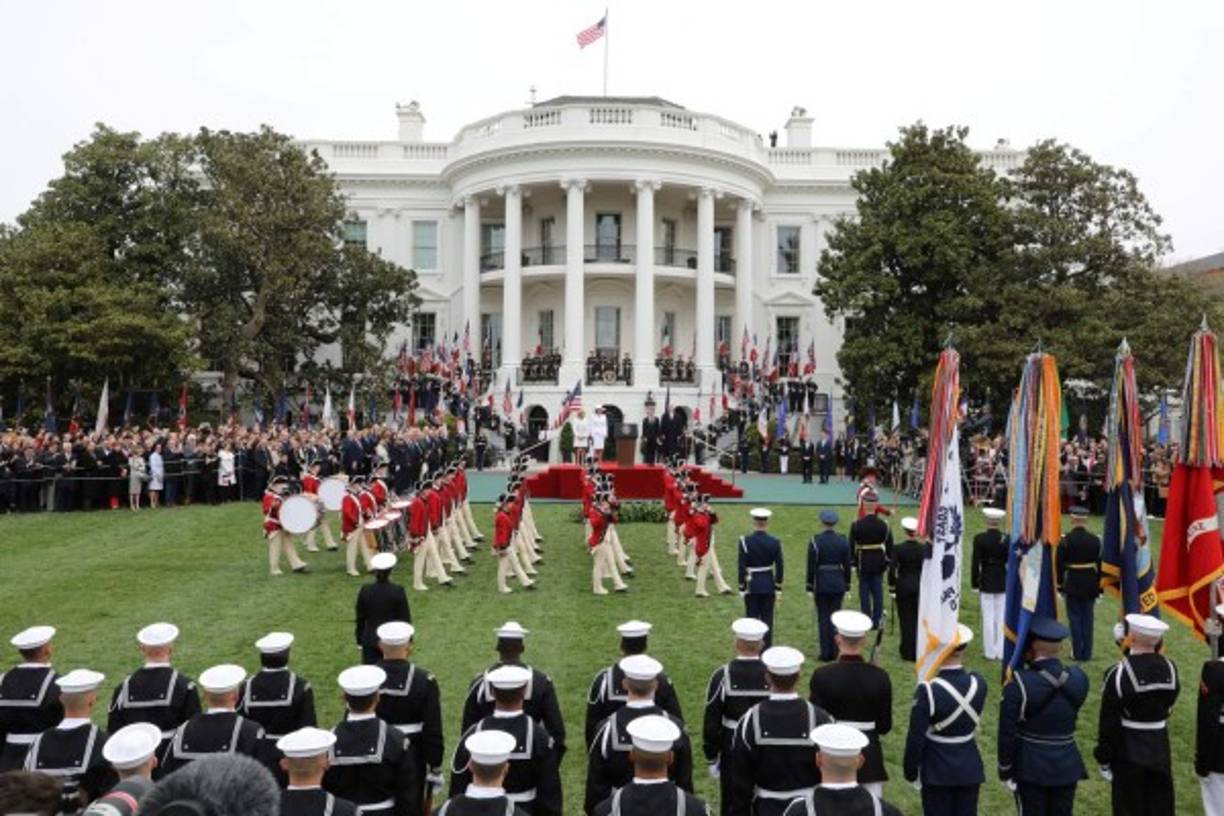 Trump y Macron confrontan sus diferencias en una pomposa visita de estado.