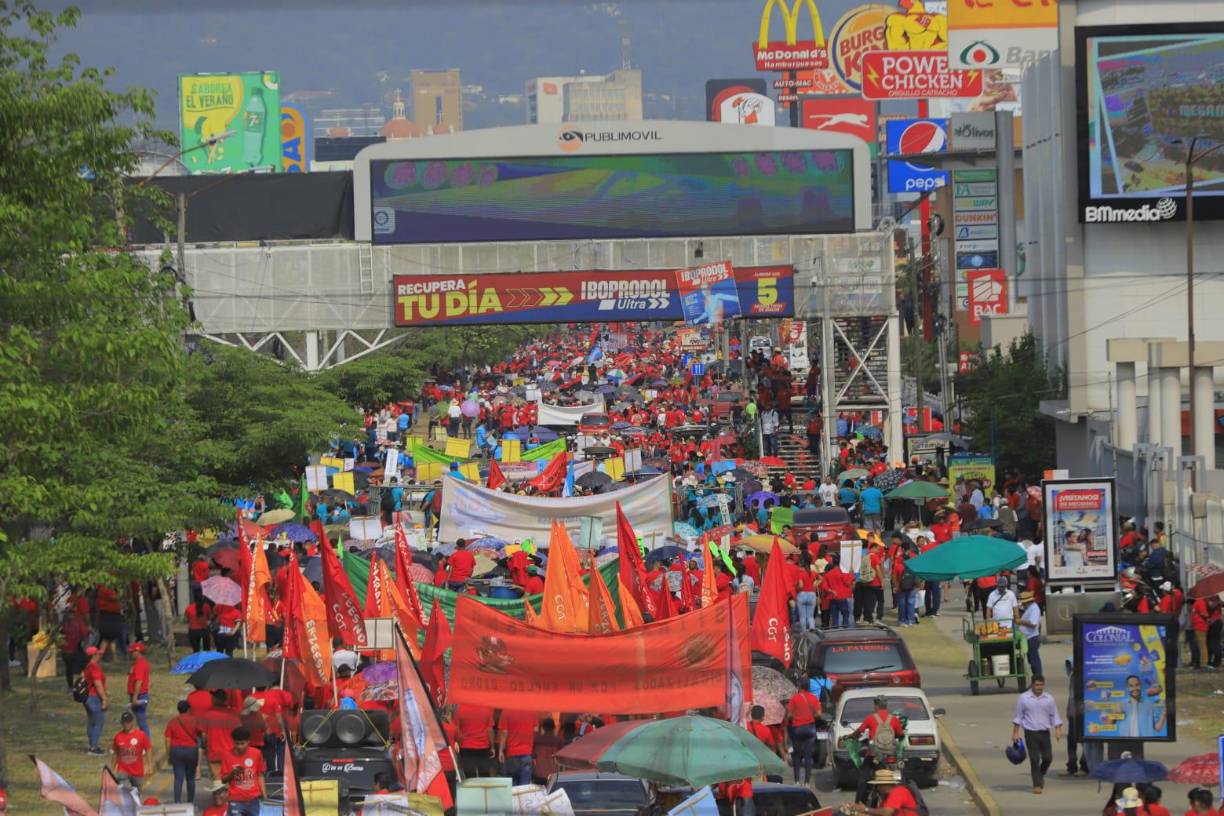 Más de 5000 personas marcharon esta mañana en la primera calle de la Capital Industrial.