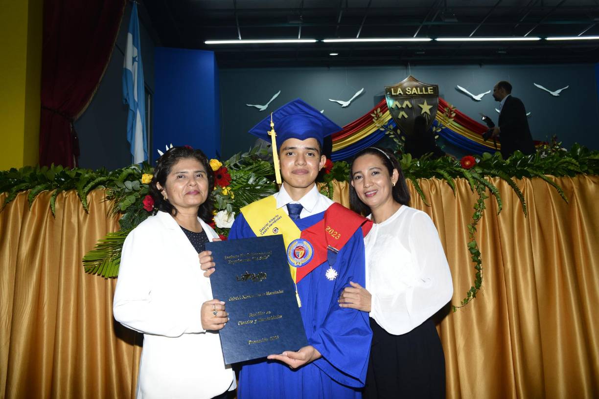 Rosa Velásquez, Gabriel Hernández y Glenda López
