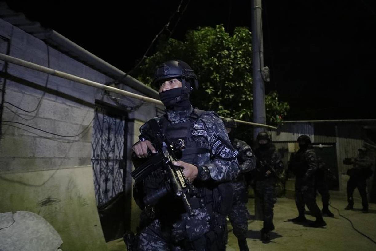 Bukele acompañó su publicación con un vídeo en el que se observa a militares y policías desplegándose por la zona.