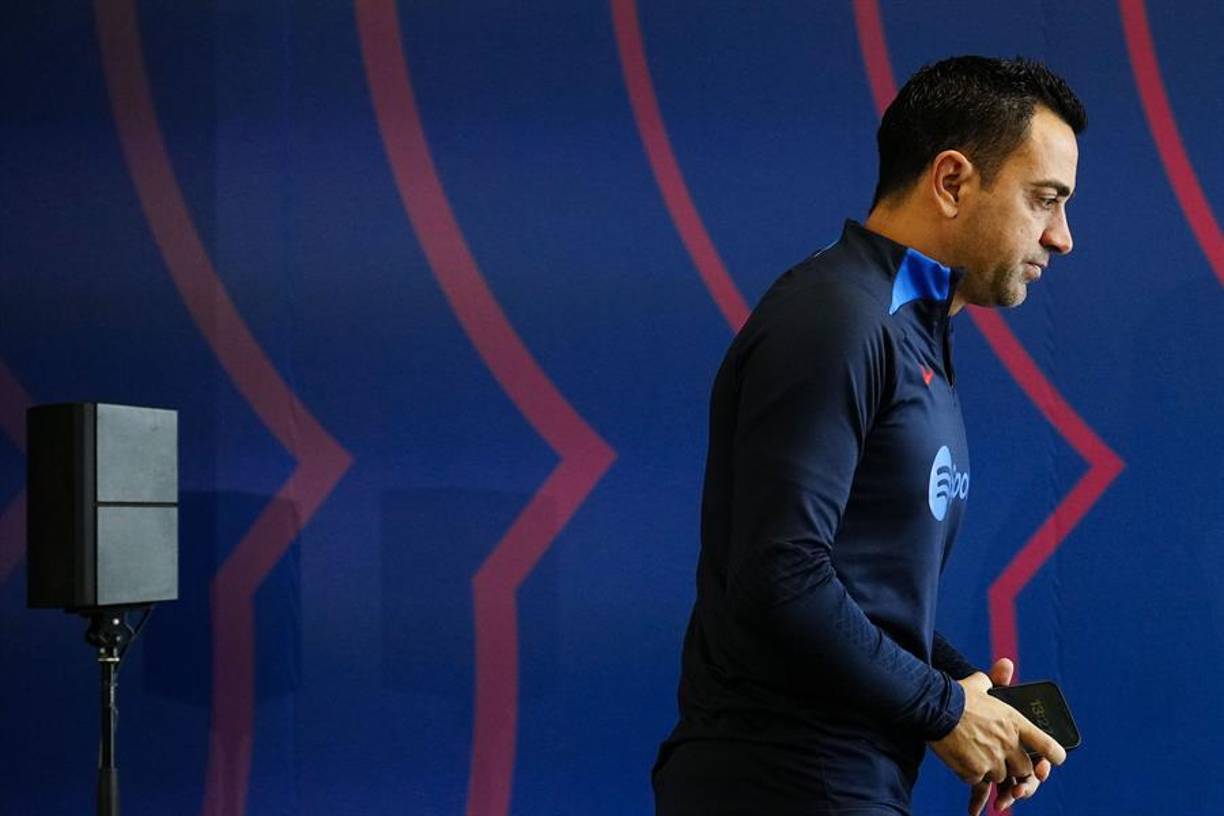 Esta será la posible alineación de Xavi para el duelo ante el Madrid por la liga española.