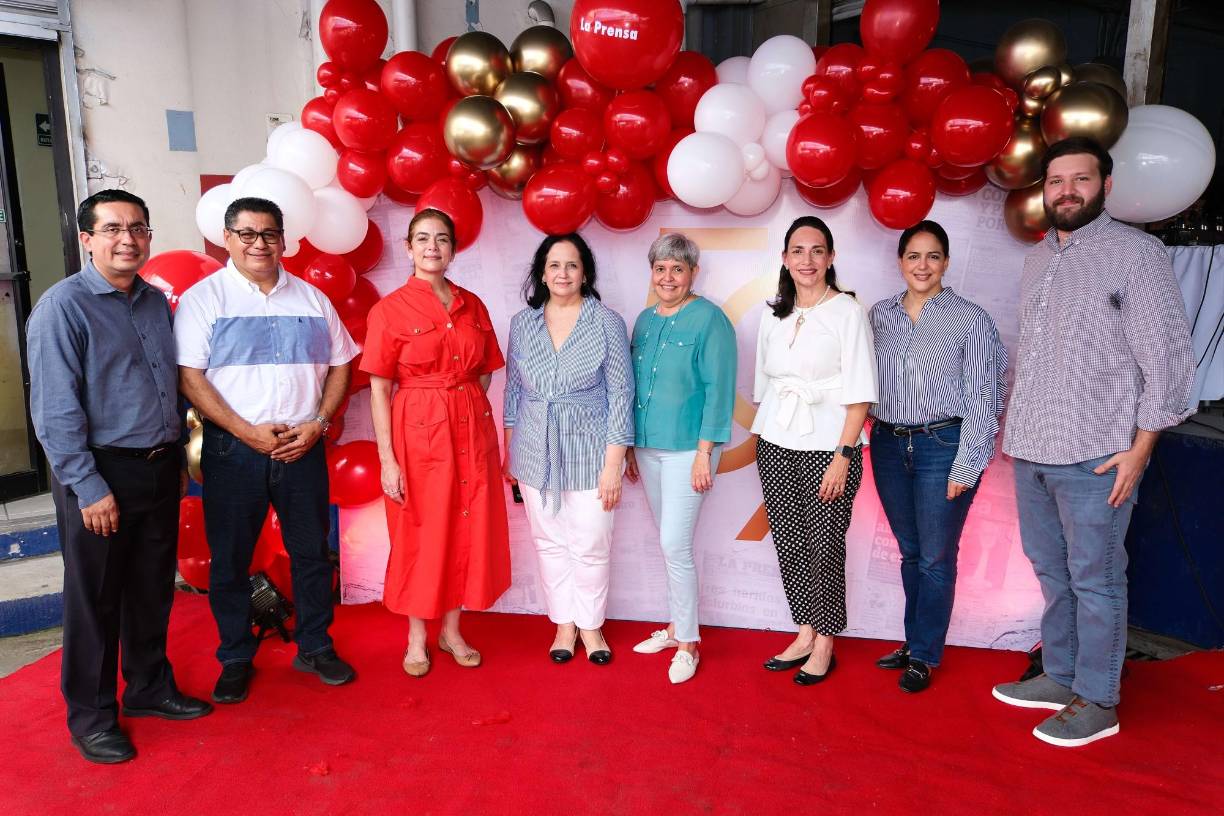 Denis Oliva, Héctor Suazo, Ruth Marie Canahuati, Ana María Reyes, Arlene Castellón, Lizza Bobadilla de Handal, Doris Peña y Sebastián Canahuati
