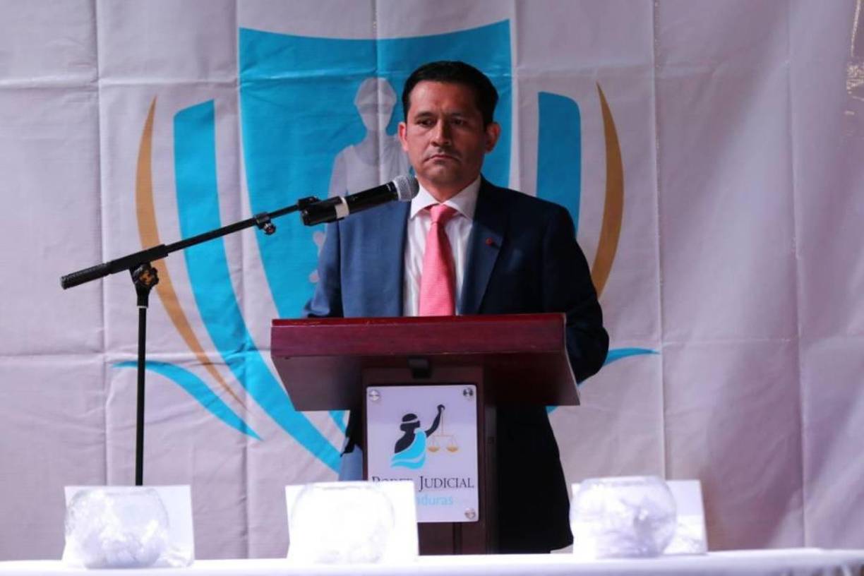 Para el analista, el oficialismo se decanta para Fiscal General por el abogado Mario Alexis Morazán Aguilera. 