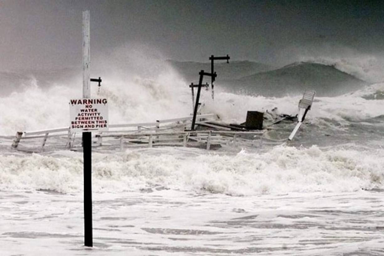 FLOYD (1999)<br/>El huracán Floyd dejó 61 muertos entre el 16 y 17 de septiembre en la costa este de Estados Unidos. Dejó caer 250 mm de lluvia en Carolina del Norte y 330 mm en el estado de Nueva York.
